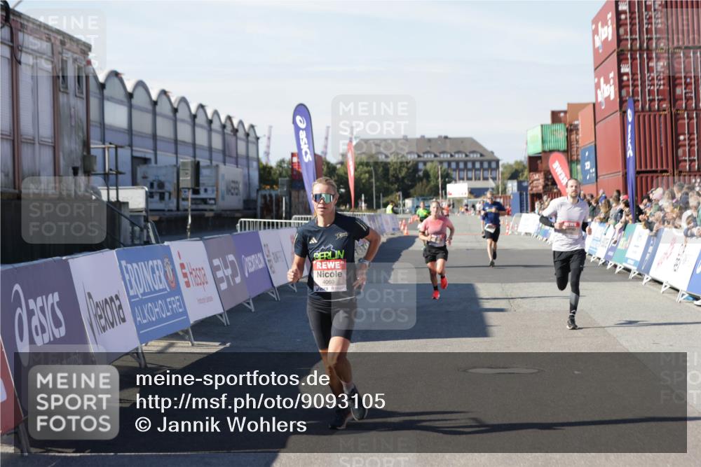 03.10.2025 - Köhlbrandbrückenlauf Jannik Wohlers http://msf.ph/oto/9093105 03.10.2025 12:54:32 Ziel 4023, 4060, 4106, 4209 meine-sportfotos.de