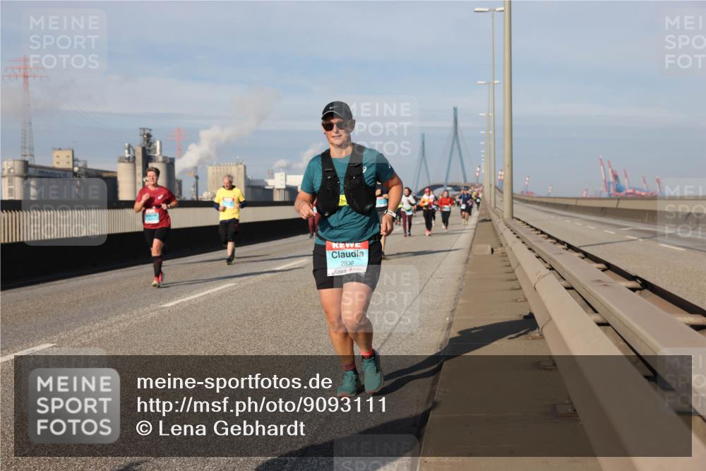 03.10.2025 - Köhlbrandbrückenlauf Lena Gebhardt http://msf.ph/oto/9093111 03.10.2025 10:08:37 Position 2 2830 meine-sportfotos.de