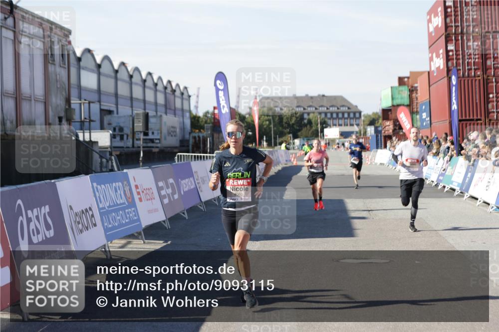 03.10.2025 - Köhlbrandbrückenlauf Jannik Wohlers http://msf.ph/oto/9093115 03.10.2025 12:54:32 Ziel 4023, 4060, 4106, 4209 meine-sportfotos.de