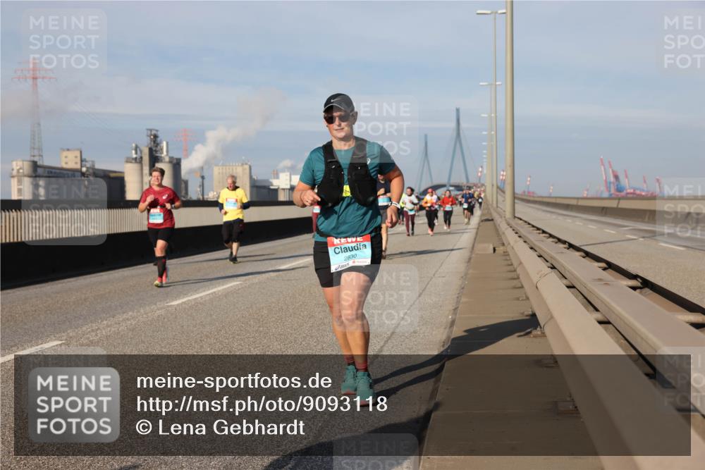 03.10.2025 - Köhlbrandbrückenlauf Lena Gebhardt http://msf.ph/oto/9093118 03.10.2025 10:08:37 Position 2 2830 meine-sportfotos.de