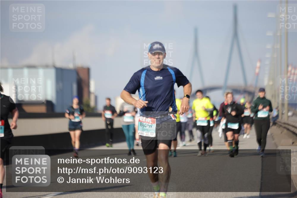 03.10.2025 - Köhlbrandbrückenlauf Jannik Wohlers http://msf.ph/oto/9093123 03.10.2025 10:11:59 Position 3 2973 meine-sportfotos.de