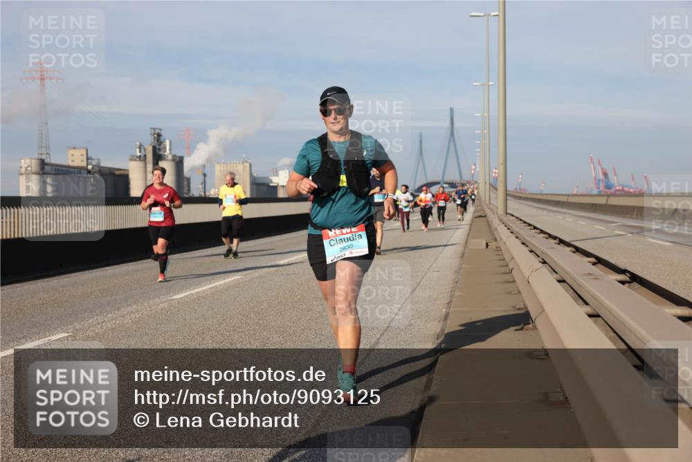 03.10.2025 - Köhlbrandbrückenlauf Lena Gebhardt http://msf.ph/oto/9093125 03.10.2025 10:08:38 Position 2 2830 meine-sportfotos.de