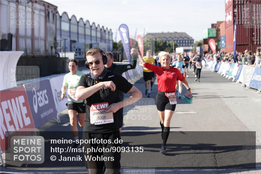 03.10.2025 - Köhlbrandbrückenlauf Jannik Wohlers http://msf.ph/oto/9093135 03.10.2025 13:20:08 Ziel 4402, 4433, 4565, 4721, 4779, 5037, 5175, 5328, 5456, 5481, 5658, 6589, 6649 meine-sportfotos.de