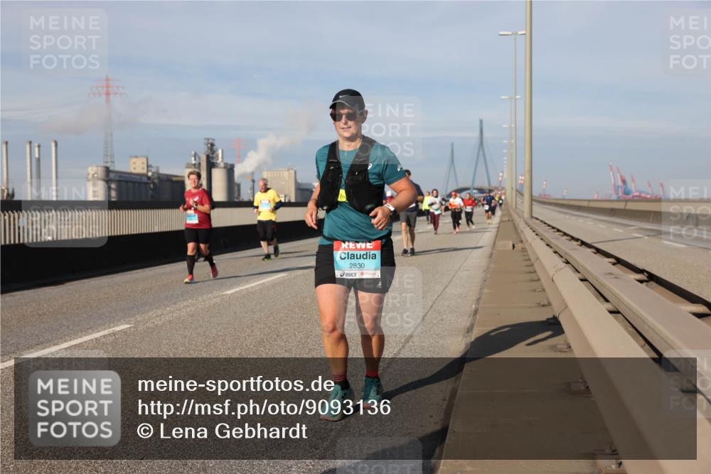 03.10.2025 - Köhlbrandbrückenlauf Lena Gebhardt http://msf.ph/oto/9093136 03.10.2025 10:08:38 Position 2 2830 meine-sportfotos.de