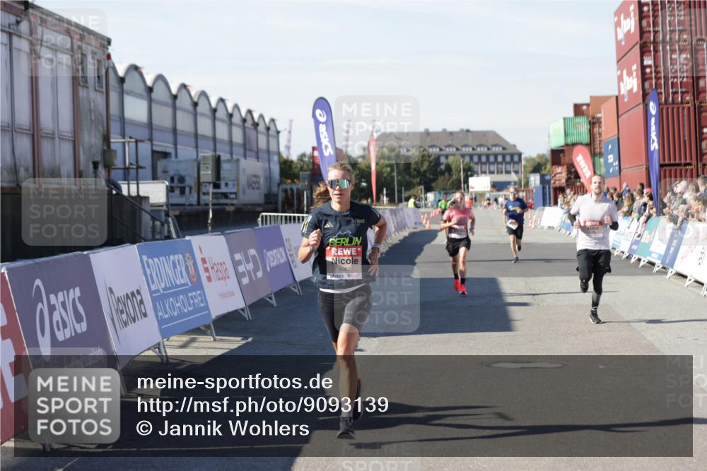 03.10.2025 - Köhlbrandbrückenlauf Jannik Wohlers http://msf.ph/oto/9093139 03.10.2025 12:54:32 Ziel 4023, 4060, 4106, 4209 meine-sportfotos.de