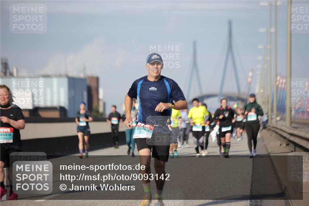 03.10.2025 - Köhlbrandbrückenlauf Jannik Wohlers http://msf.ph/oto/9093142 03.10.2025 10:11:59 Position 3 2973 meine-sportfotos.de