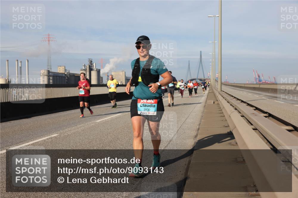 03.10.2025 - Köhlbrandbrückenlauf Lena Gebhardt http://msf.ph/oto/9093143 03.10.2025 10:08:38 Position 2 2830 meine-sportfotos.de