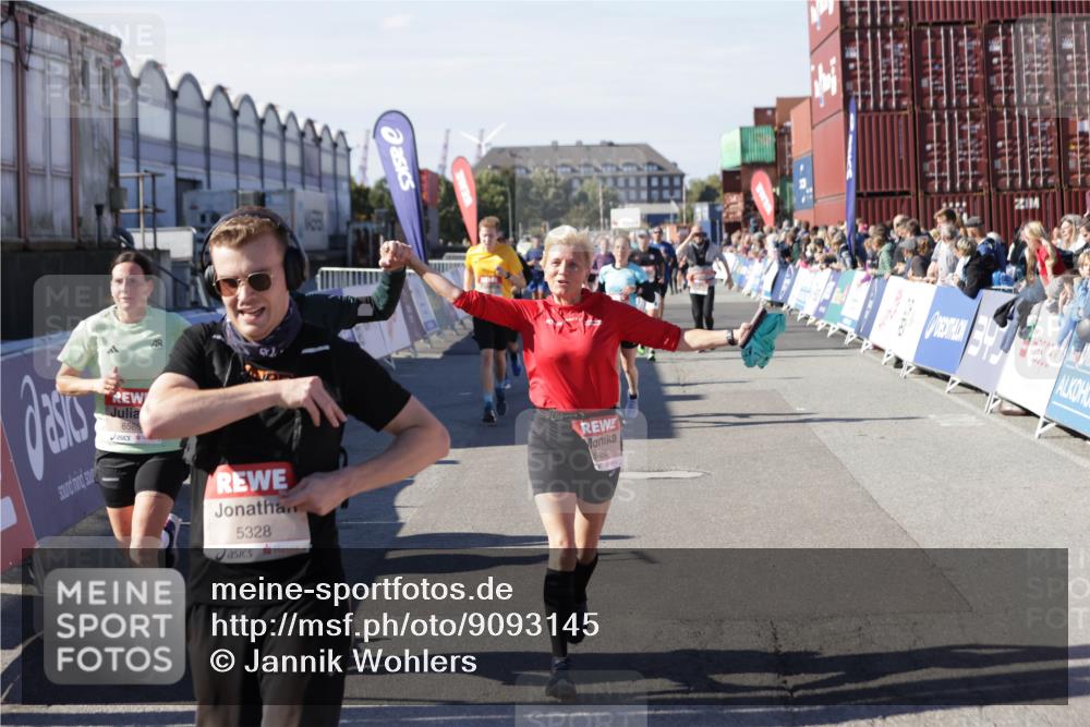 03.10.2025 - Köhlbrandbrückenlauf Jannik Wohlers http://msf.ph/oto/9093145 03.10.2025 13:20:08 Ziel 4402, 4433, 4565, 4721, 4779, 5037, 5175, 5328, 5456, 5481, 5658, 6589, 6649 meine-sportfotos.de