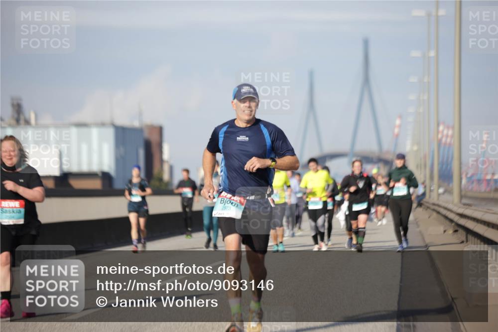 03.10.2025 - Köhlbrandbrückenlauf Jannik Wohlers http://msf.ph/oto/9093146 03.10.2025 10:12:00 Position 3 2504, 2973 meine-sportfotos.de