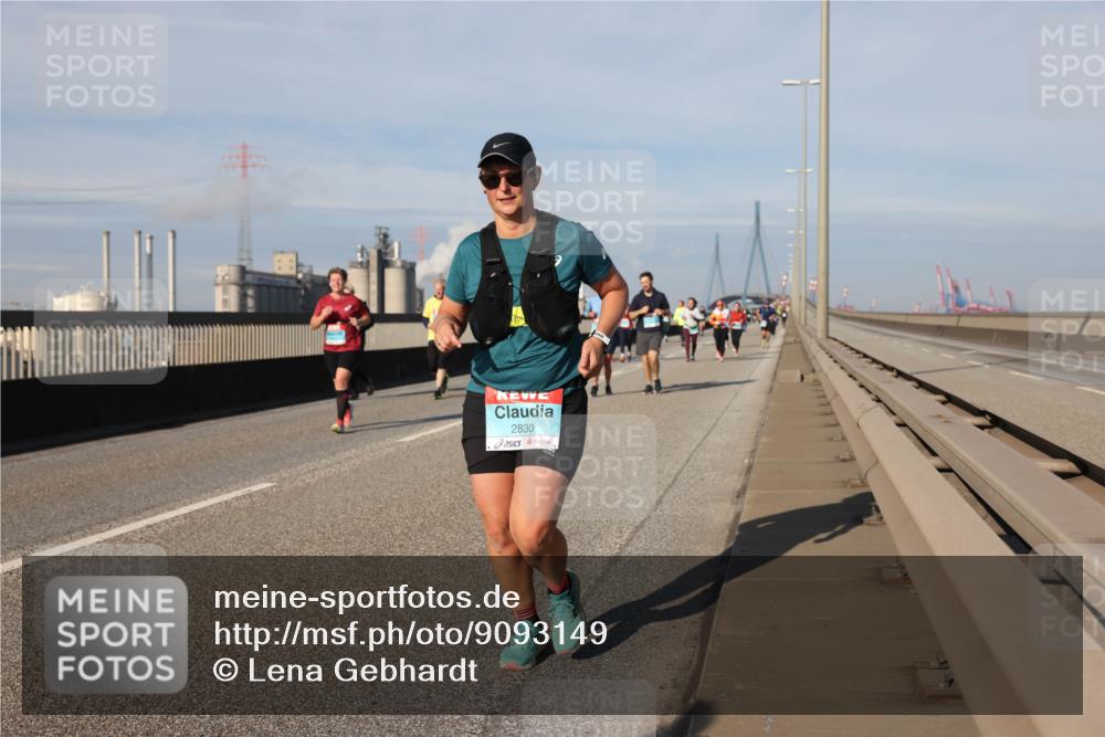 03.10.2025 - Köhlbrandbrückenlauf Lena Gebhardt http://msf.ph/oto/9093149 03.10.2025 10:08:38 Position 2 2830 meine-sportfotos.de