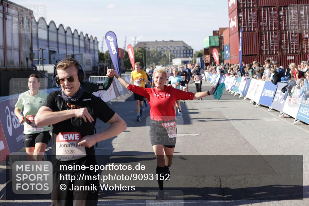 03.10.2025 - Köhlbrandbrückenlauf Jannik Wohlers http://msf.ph/oto/9093152 03.10.2025 13:20:09 Ziel 4397, 4402, 4433, 4565, 4721, 4779, 5037, 5175, 5328, 5456, 5481, 6589, 6649 meine-sportfotos.de