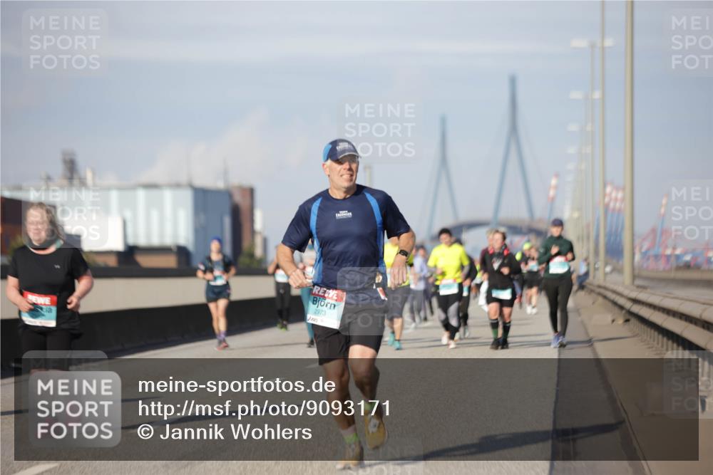 03.10.2025 - Köhlbrandbrückenlauf Jannik Wohlers http://msf.ph/oto/9093171 03.10.2025 10:12:00 Position 3 2973 meine-sportfotos.de