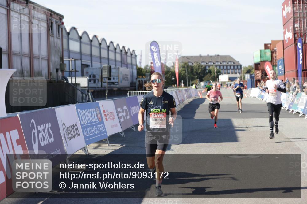 03.10.2025 - Köhlbrandbrückenlauf Jannik Wohlers http://msf.ph/oto/9093172 03.10.2025 12:54:32 Ziel 4023, 4060, 4106, 4209 meine-sportfotos.de