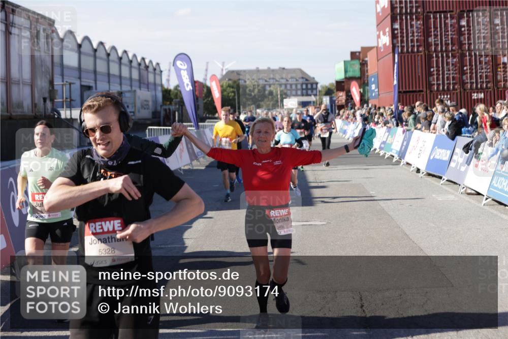 03.10.2025 - Köhlbrandbrückenlauf Jannik Wohlers http://msf.ph/oto/9093174 03.10.2025 13:20:09 Ziel 4397, 4402, 4433, 4565, 4721, 4779, 5037, 5175, 5328, 5456, 5481, 6589, 6649 meine-sportfotos.de
