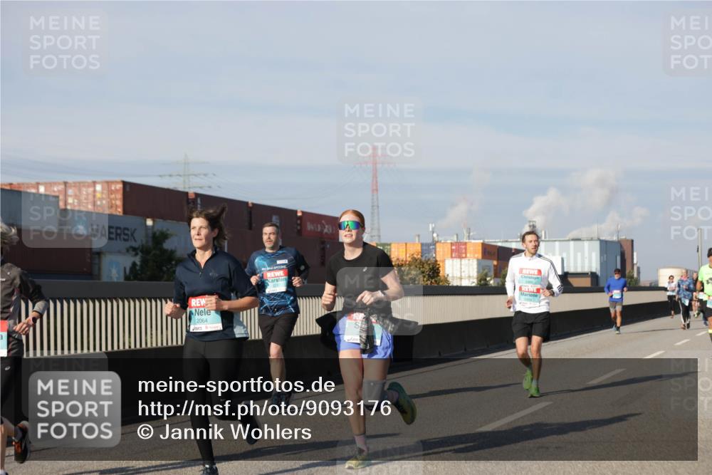 03.10.2025 - Köhlbrandbrückenlauf Jannik Wohlers http://msf.ph/oto/9093176 03.10.2025 10:00:28 Position 3 2064, 2368, 2454 meine-sportfotos.de