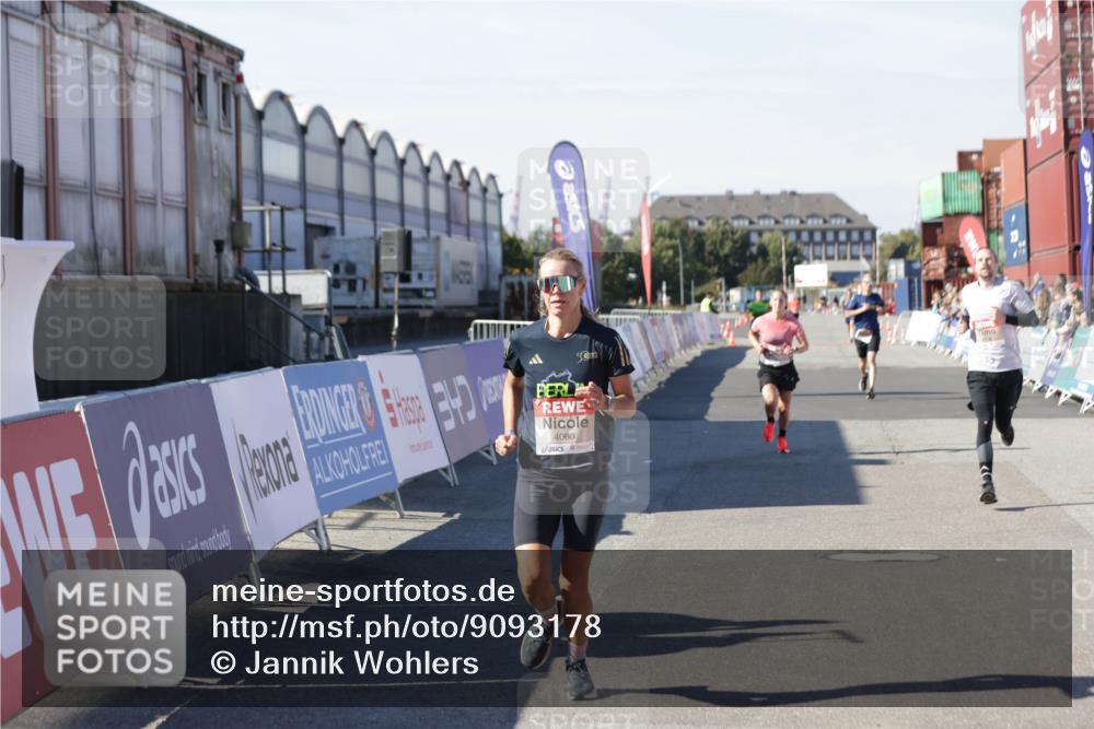 03.10.2025 - Köhlbrandbrückenlauf Jannik Wohlers http://msf.ph/oto/9093178 03.10.2025 12:54:32 Ziel 4023, 4060, 4106, 4209 meine-sportfotos.de