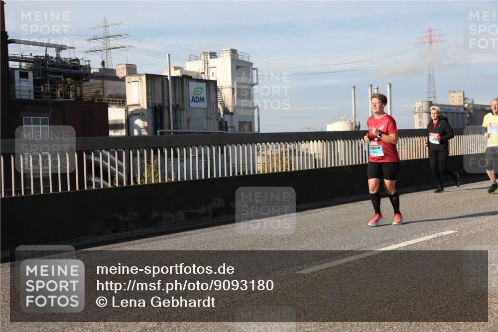 03.10.2025 - Köhlbrandbrückenlauf Lena Gebhardt http://msf.ph/oto/9093180 03.10.2025 10:08:40 Position 2 3663 meine-sportfotos.de