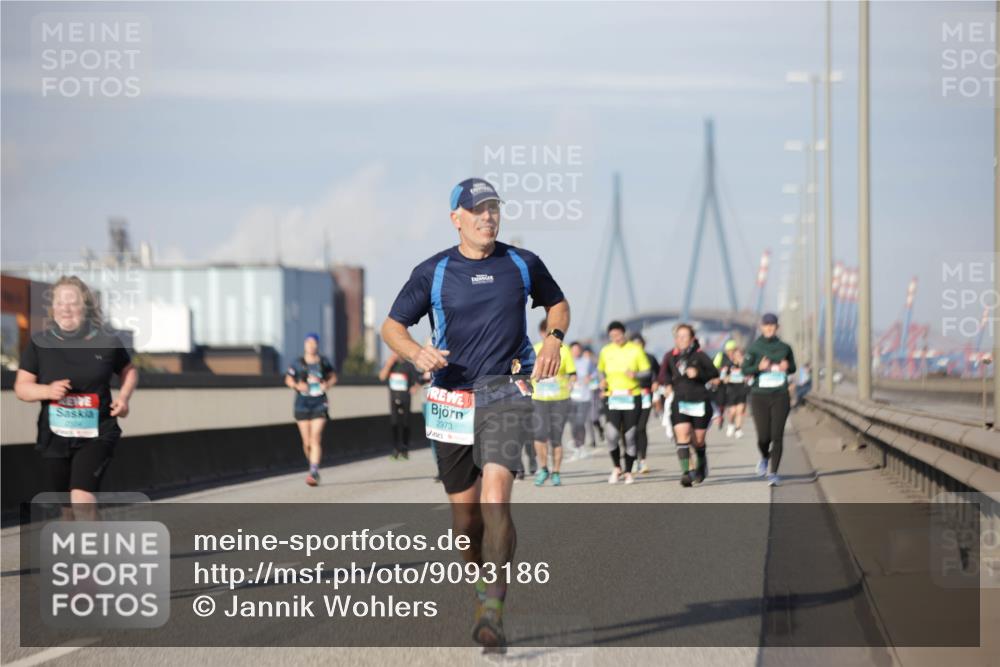 03.10.2025 - Köhlbrandbrückenlauf Jannik Wohlers http://msf.ph/oto/9093186 03.10.2025 10:12:00 Position 3 2973 meine-sportfotos.de