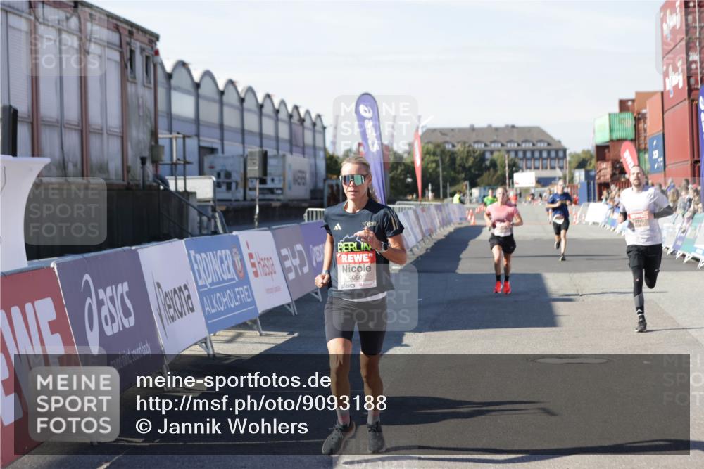 03.10.2025 - Köhlbrandbrückenlauf Jannik Wohlers http://msf.ph/oto/9093188 03.10.2025 12:54:32 Ziel 4023, 4060, 4106, 4209 meine-sportfotos.de