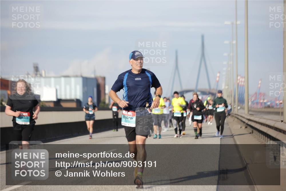03.10.2025 - Köhlbrandbrückenlauf Jannik Wohlers http://msf.ph/oto/9093191 03.10.2025 10:12:00 Position 3 2973 meine-sportfotos.de