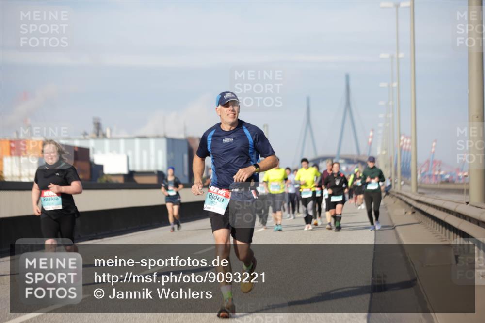 03.10.2025 - Köhlbrandbrückenlauf Jannik Wohlers http://msf.ph/oto/9093221 03.10.2025 10:12:00 Position 3 2973 meine-sportfotos.de