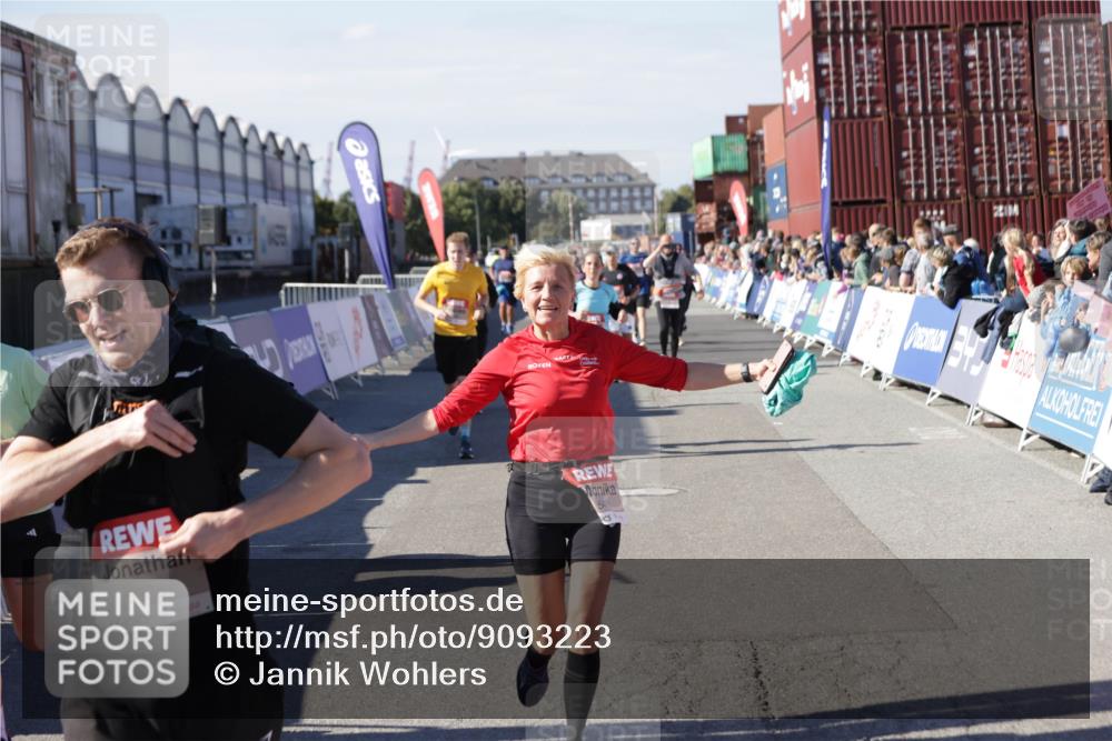 03.10.2025 - Köhlbrandbrückenlauf Jannik Wohlers http://msf.ph/oto/9093223 03.10.2025 13:20:09 Ziel 4397, 4402, 4433, 4565, 4721, 4779, 5037, 5175, 5328, 5456, 5481, 6589, 6649 meine-sportfotos.de
