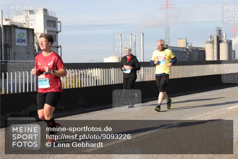 03.10.2025 - Köhlbrandbrückenlauf Lena Gebhardt http://msf.ph/oto/9093226 03.10.2025 10:08:41 Position 2 3663 meine-sportfotos.de