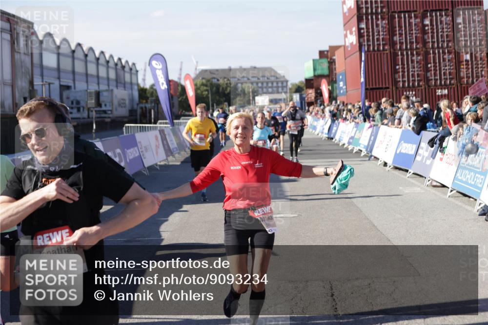 03.10.2025 - Köhlbrandbrückenlauf Jannik Wohlers http://msf.ph/oto/9093234 03.10.2025 13:20:09 Ziel 4397, 4402, 4433, 4565, 4721, 4779, 5037, 5175, 5328, 5456, 5481, 6589, 6649 meine-sportfotos.de