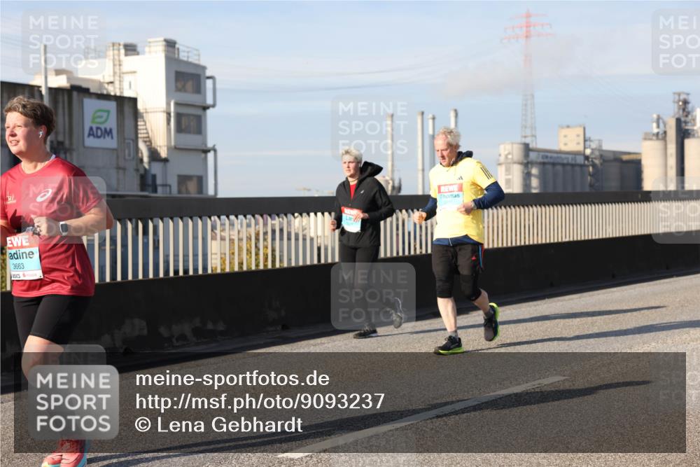 03.10.2025 - Köhlbrandbrückenlauf Lena Gebhardt http://msf.ph/oto/9093237 03.10.2025 10:08:41 Position 2 3663 meine-sportfotos.de