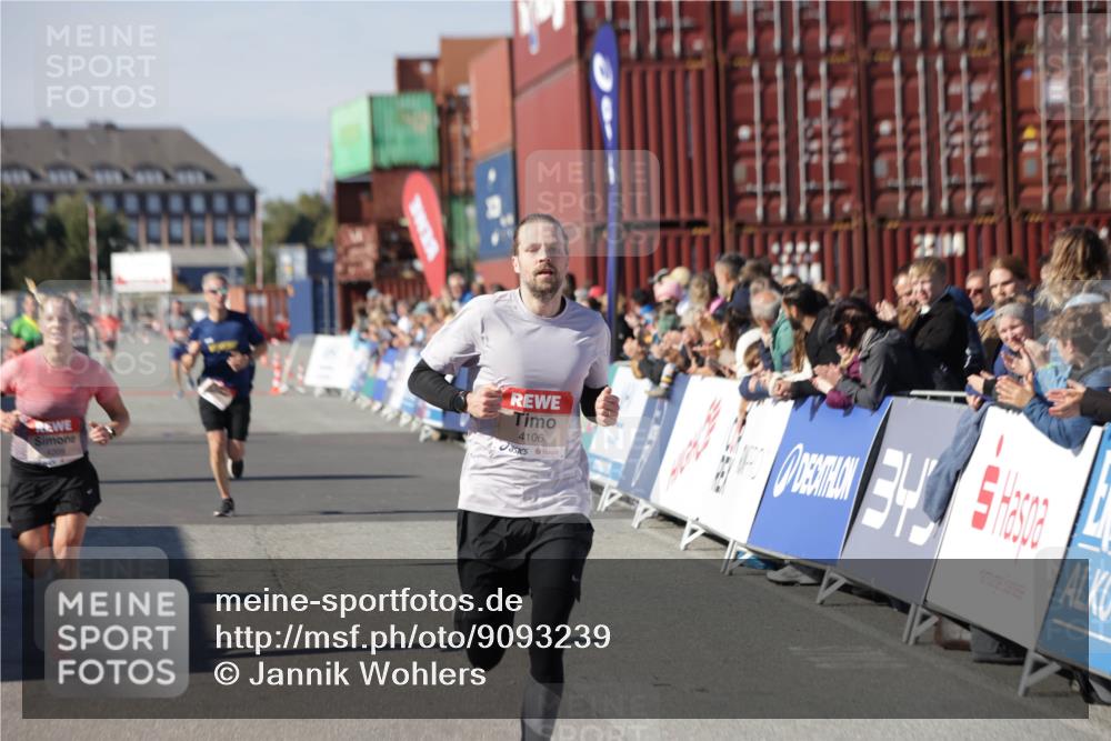 03.10.2025 - Köhlbrandbrückenlauf Jannik Wohlers http://msf.ph/oto/9093239 03.10.2025 12:54:34 Ziel 4023, 4060, 4106, 4209, 6683 meine-sportfotos.de