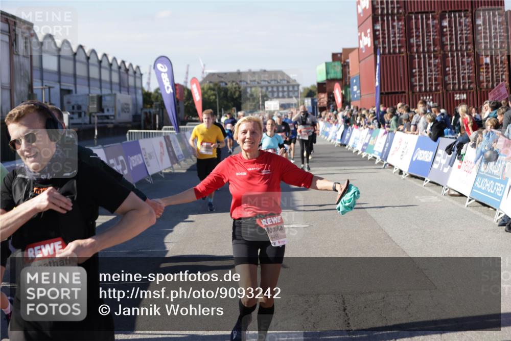 03.10.2025 - Köhlbrandbrückenlauf Jannik Wohlers http://msf.ph/oto/9093242 03.10.2025 13:20:09 Ziel 4397, 4402, 4433, 4565, 4721, 4779, 5037, 5175, 5328, 5456, 5481, 6589, 6649 meine-sportfotos.de