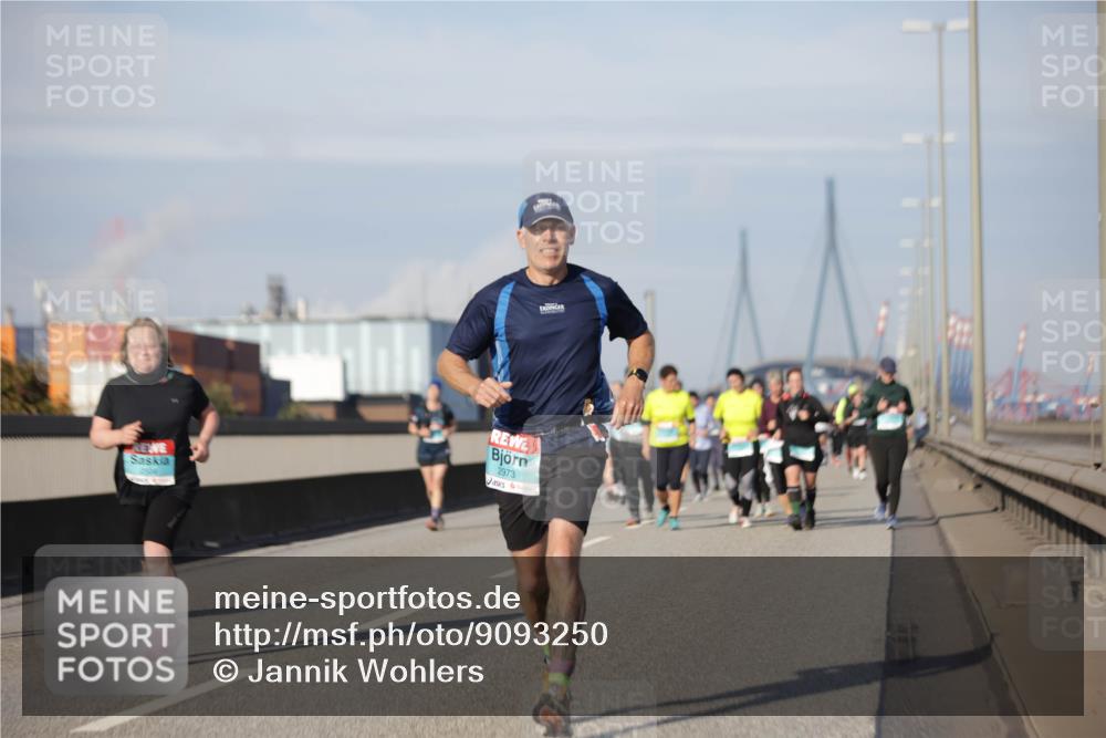 03.10.2025 - Köhlbrandbrückenlauf Jannik Wohlers http://msf.ph/oto/9093250 03.10.2025 10:12:01 Position 3 2973 meine-sportfotos.de