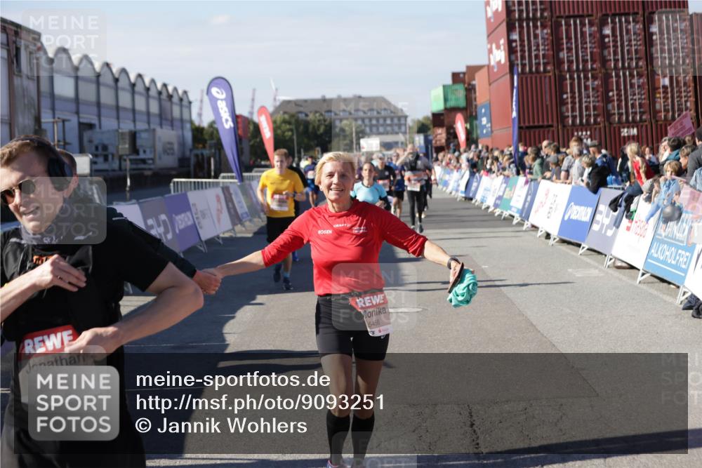 03.10.2025 - Köhlbrandbrückenlauf Jannik Wohlers http://msf.ph/oto/9093251 03.10.2025 13:20:09 Ziel 4397, 4402, 4433, 4565, 4721, 4779, 5037, 5175, 5328, 5456, 5481, 6589, 6649 meine-sportfotos.de