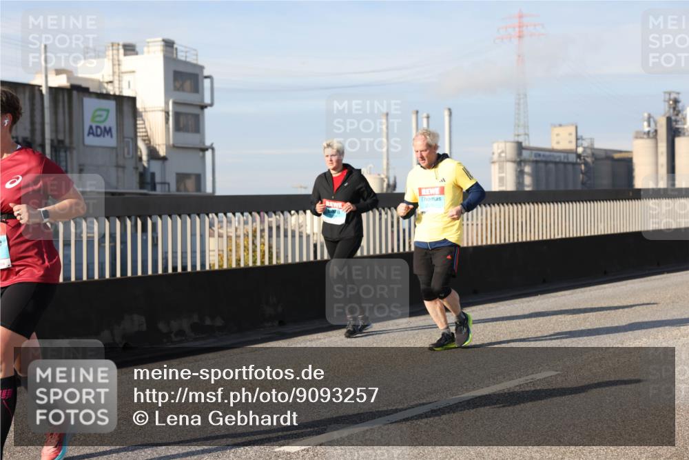 03.10.2025 - Köhlbrandbrückenlauf Lena Gebhardt http://msf.ph/oto/9093257 03.10.2025 10:08:41 Position 2  meine-sportfotos.de