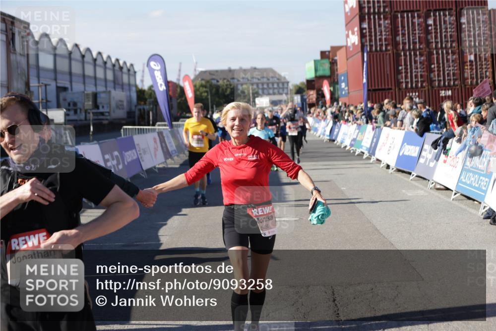 03.10.2025 - Köhlbrandbrückenlauf Jannik Wohlers http://msf.ph/oto/9093258 03.10.2025 13:20:09 Ziel 4397, 4402, 4433, 4565, 4721, 4779, 5037, 5175, 5328, 5456, 5481, 6589, 6649 meine-sportfotos.de