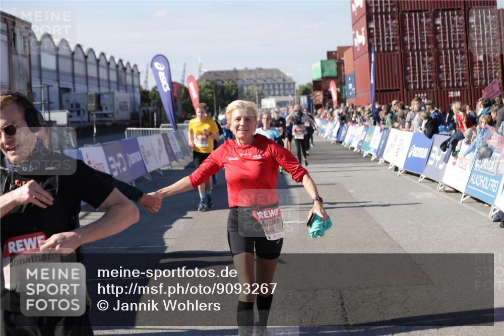 03.10.2025 - Köhlbrandbrückenlauf Jannik Wohlers http://msf.ph/oto/9093267 03.10.2025 13:20:09 Ziel 4397, 4402, 4433, 4565, 4721, 4779, 5037, 5175, 5328, 5456, 5481, 6589, 6649 meine-sportfotos.de