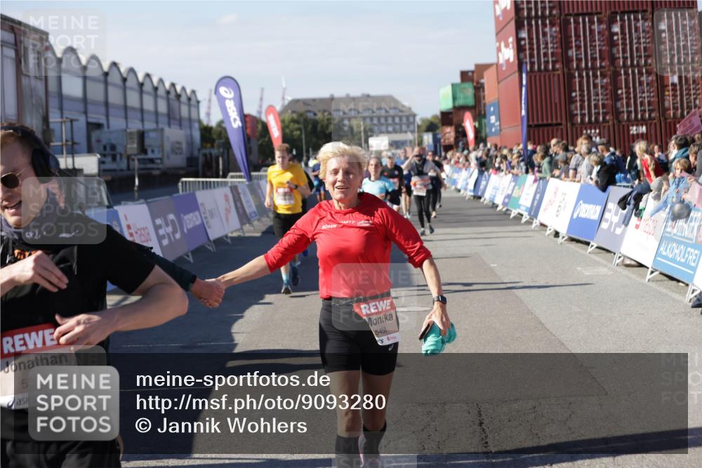 03.10.2025 - Köhlbrandbrückenlauf Jannik Wohlers http://msf.ph/oto/9093280 03.10.2025 13:20:09 Ziel 4397, 4402, 4433, 4565, 4721, 4779, 5037, 5175, 5328, 5456, 5481, 6589, 6649 meine-sportfotos.de