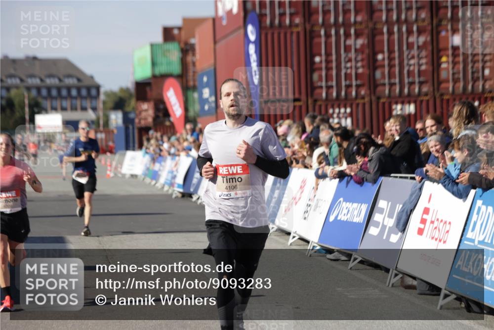 03.10.2025 - Köhlbrandbrückenlauf Jannik Wohlers http://msf.ph/oto/9093283 03.10.2025 12:54:34 Ziel 4023, 4060, 4106, 4209, 6683 meine-sportfotos.de