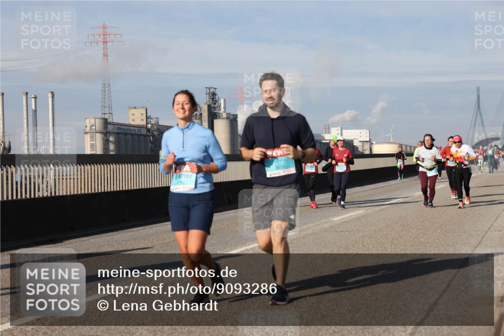 03.10.2025 - Köhlbrandbrückenlauf Lena Gebhardt http://msf.ph/oto/9093286 03.10.2025 10:08:42 Position 2 3819 meine-sportfotos.de