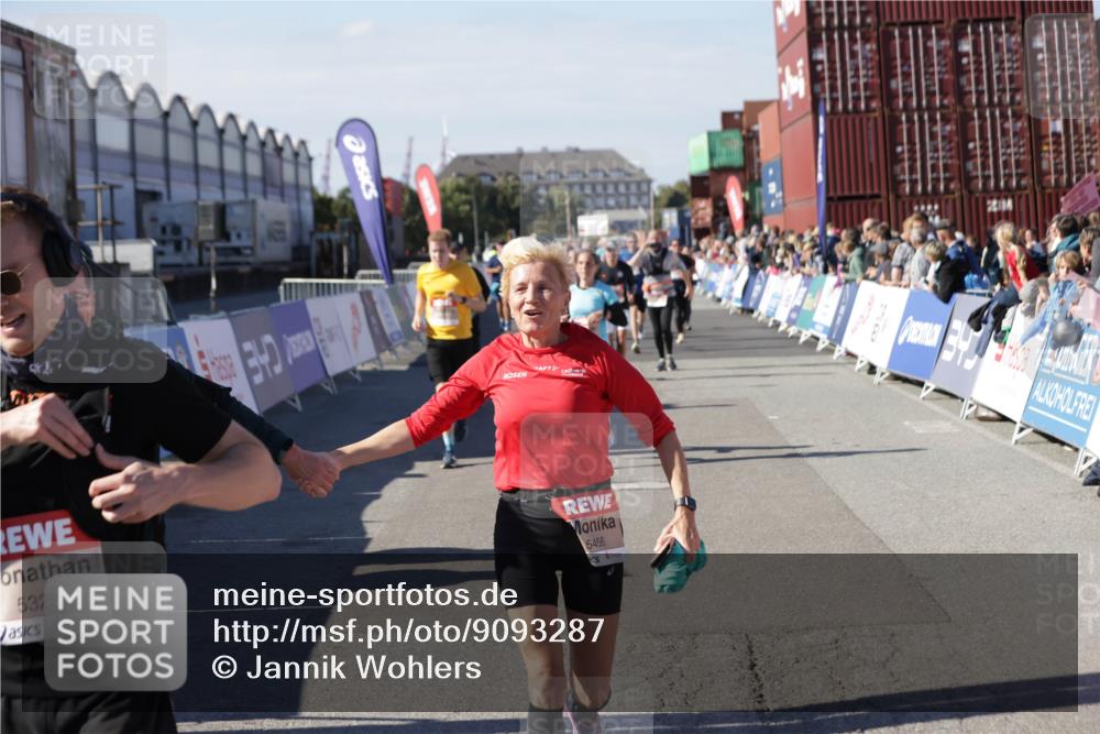 03.10.2025 - Köhlbrandbrückenlauf Jannik Wohlers http://msf.ph/oto/9093287 03.10.2025 13:20:09 Ziel 4397, 4402, 4433, 4565, 4721, 4779, 5037, 5175, 5328, 5456, 5481, 6589, 6649 meine-sportfotos.de