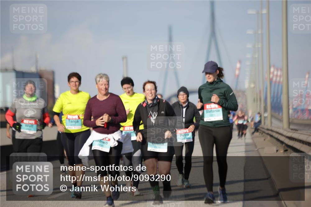 03.10.2025 - Köhlbrandbrückenlauf Jannik Wohlers http://msf.ph/oto/9093290 03.10.2025 10:12:06 Position 3 2436, 2116, 2271 meine-sportfotos.de