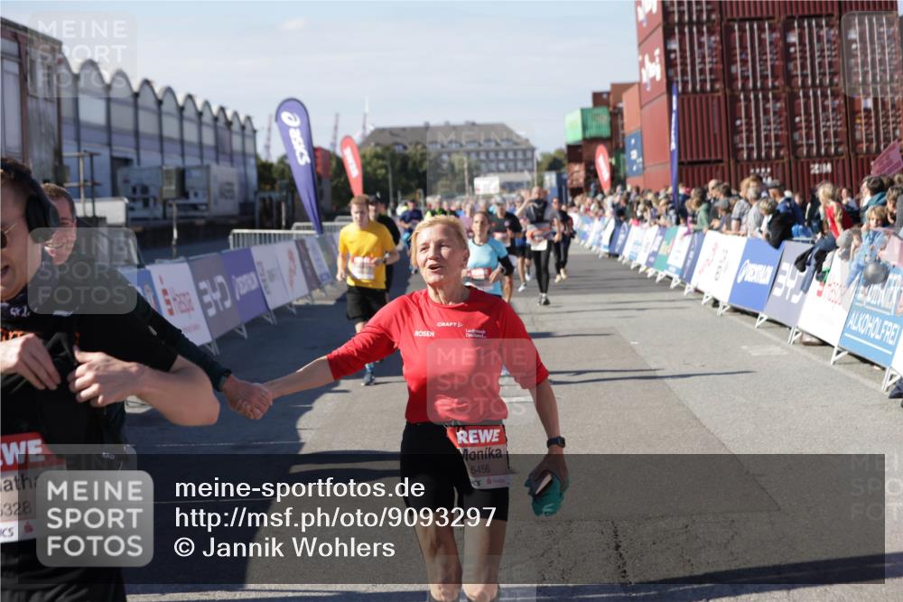 03.10.2025 - Köhlbrandbrückenlauf Jannik Wohlers http://msf.ph/oto/9093297 03.10.2025 13:20:09 Ziel 4397, 4402, 4433, 4565, 4721, 4779, 5037, 5175, 5328, 5456, 5481, 6589, 6649 meine-sportfotos.de