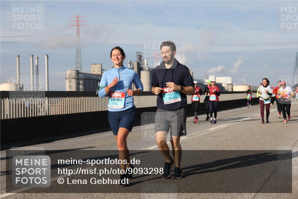 03.10.2025 - Köhlbrandbrückenlauf Lena Gebhardt http://msf.ph/oto/9093298 03.10.2025 10:08:42 Position 2 40, 2763, 3819 meine-sportfotos.de