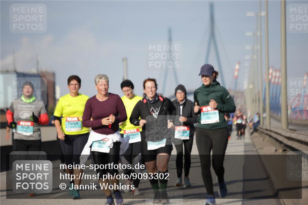03.10.2025 - Köhlbrandbrückenlauf Jannik Wohlers http://msf.ph/oto/9093302 03.10.2025 10:12:06 Position 3 2436, 1963, 2271 meine-sportfotos.de
