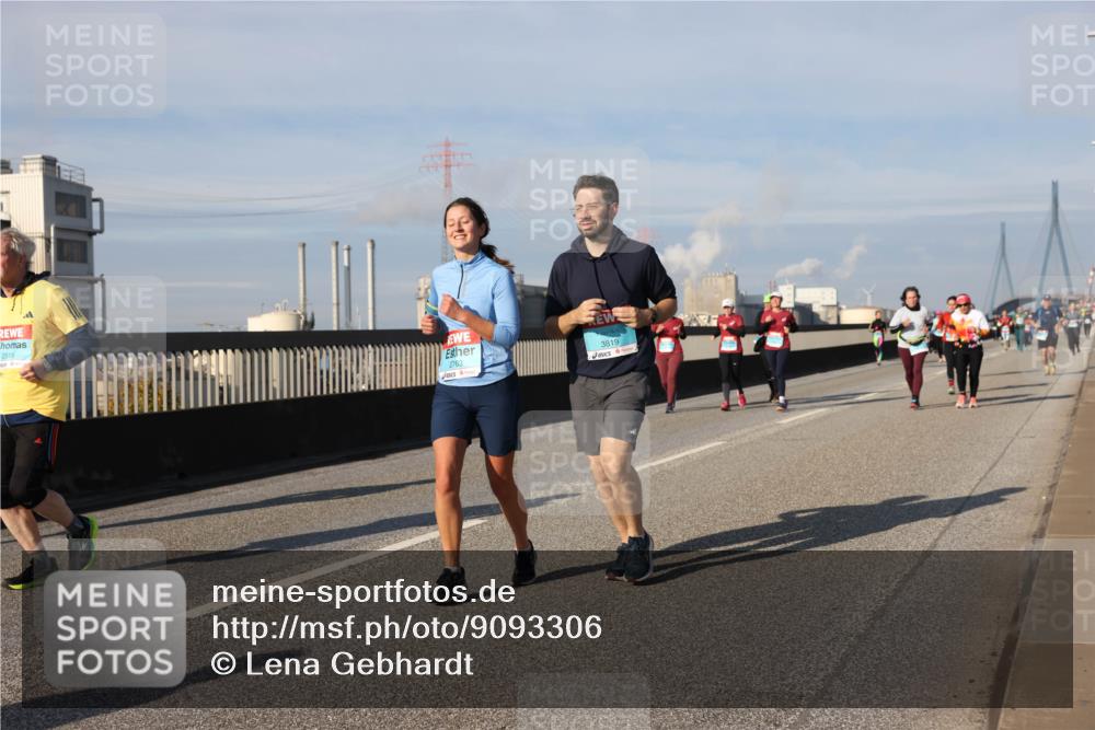 03.10.2025 - Köhlbrandbrückenlauf Lena Gebhardt http://msf.ph/oto/9093306 03.10.2025 10:08:43 Position 2 2518, 2763, 3819 meine-sportfotos.de