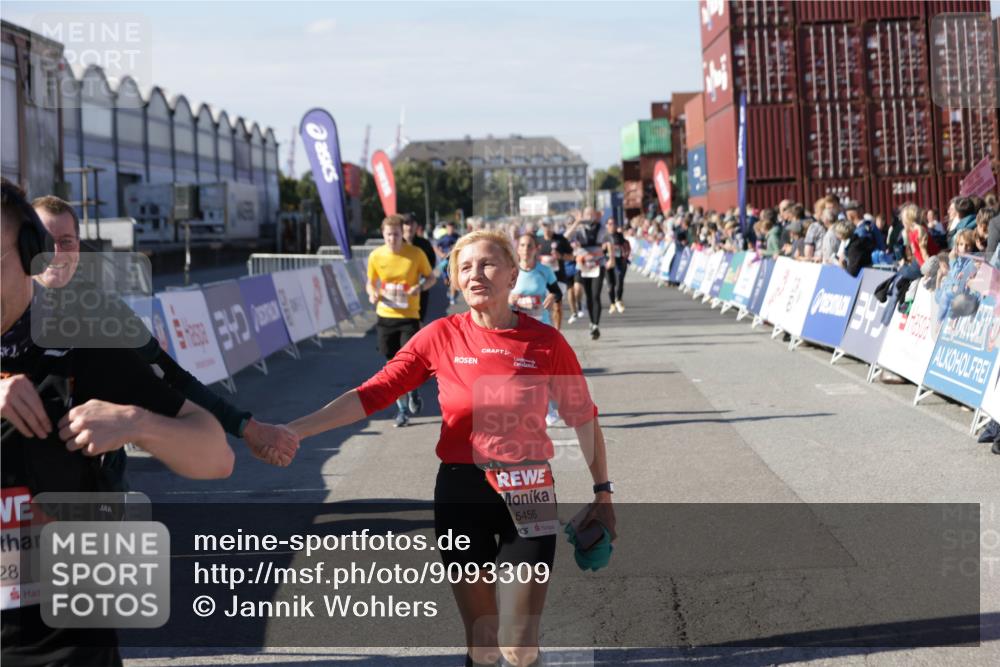 03.10.2025 - Köhlbrandbrückenlauf Jannik Wohlers http://msf.ph/oto/9093309 03.10.2025 13:20:09 Ziel 4397, 4402, 4433, 4565, 4721, 4779, 5037, 5175, 5328, 5456, 5481, 6589, 6649 meine-sportfotos.de