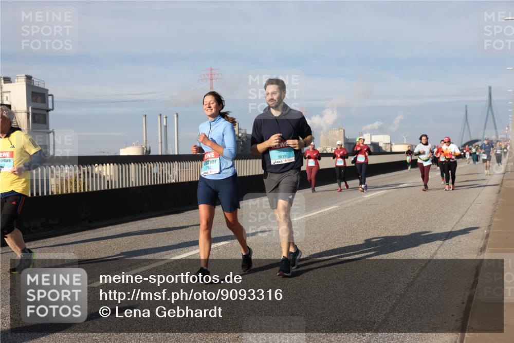 03.10.2025 - Köhlbrandbrückenlauf Lena Gebhardt http://msf.ph/oto/9093316 03.10.2025 10:08:43 Position 2 2763, 3819 meine-sportfotos.de