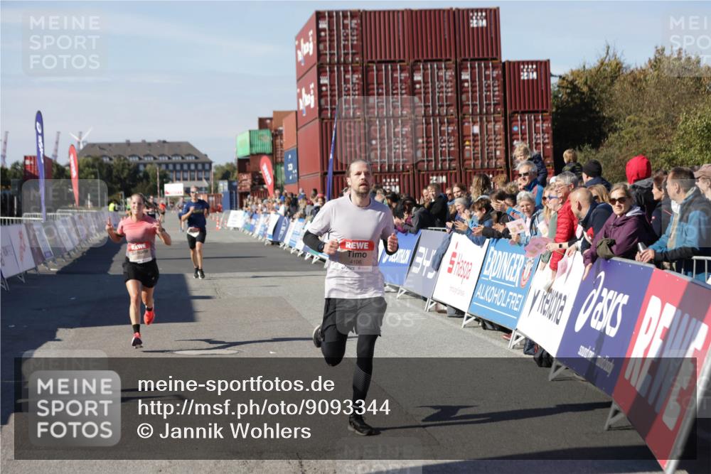 03.10.2025 - Köhlbrandbrückenlauf Jannik Wohlers http://msf.ph/oto/9093344 03.10.2025 12:54:34 Ziel 4023, 4060, 4106, 4209, 6683 meine-sportfotos.de