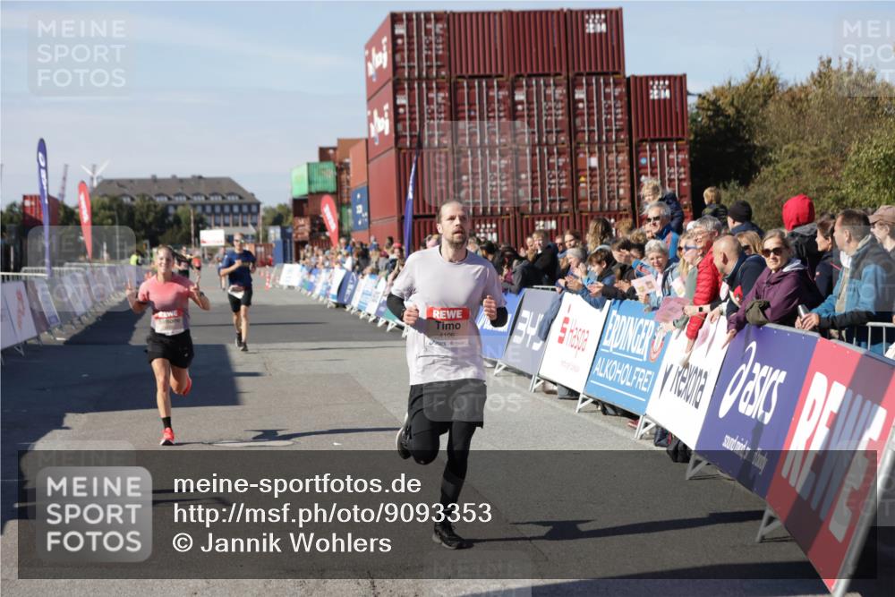 03.10.2025 - Köhlbrandbrückenlauf Jannik Wohlers http://msf.ph/oto/9093353 03.10.2025 12:54:34 Ziel 4023, 4060, 4106, 4209, 6683 meine-sportfotos.de