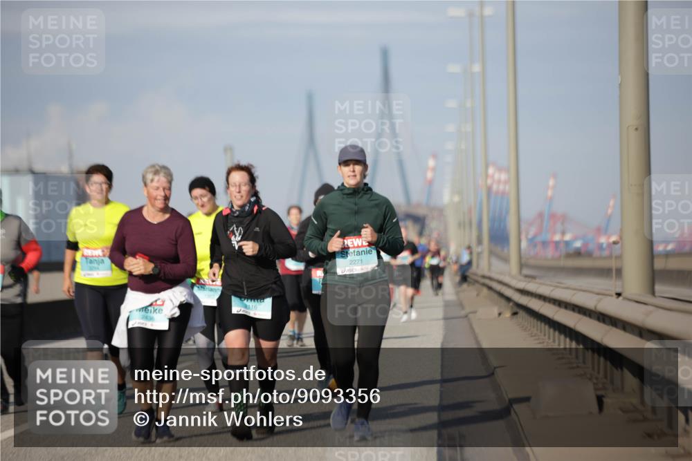 03.10.2025 - Köhlbrandbrückenlauf Jannik Wohlers http://msf.ph/oto/9093356 03.10.2025 10:12:07 Position 3 2436, 2116, 2271 meine-sportfotos.de
